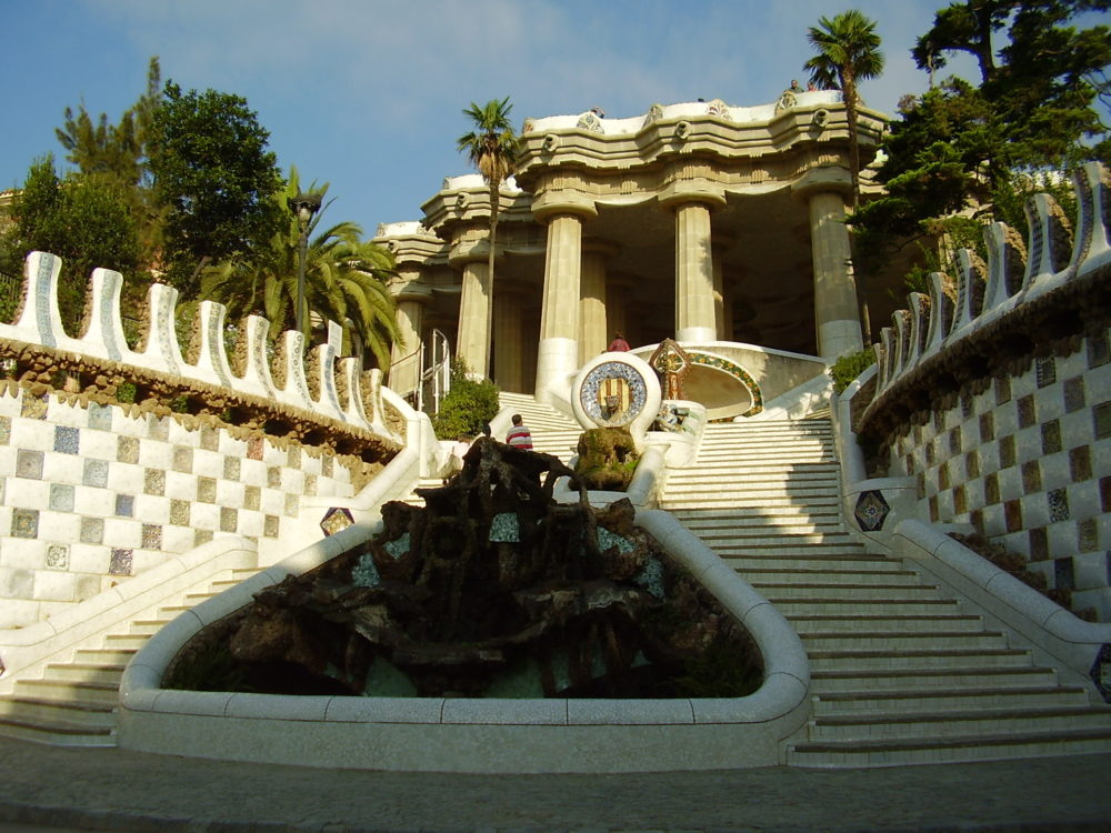 barcelona gaudi guell private tour