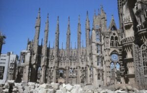 La Sagrada Familia en construction