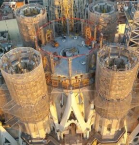 La Sagrada Familia en construction