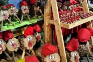 caga tio santa llucia uncle crapper pooping log catalan christmas tradition