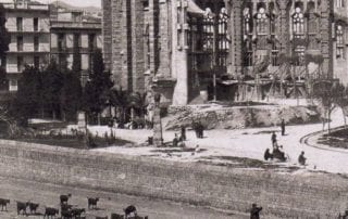 Sagrada Familia en construction Barcelone