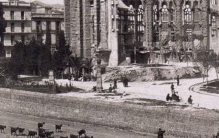 Sagrada Familia en construction Barcelone